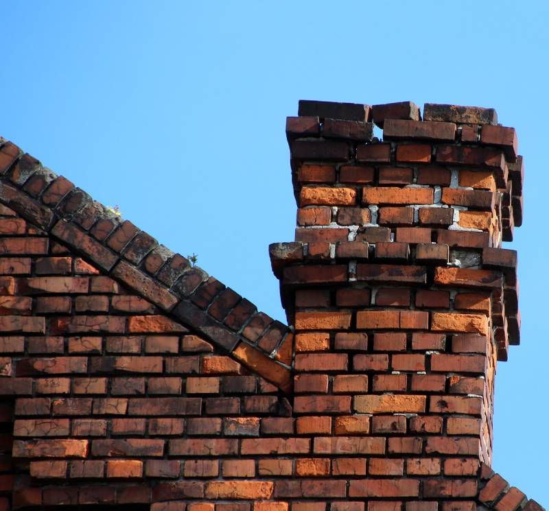 Signs Your Westlake Village Home Needs a Chimney Inspection Damaged chimney on an Westlake Village home showing cracks and missing mortar